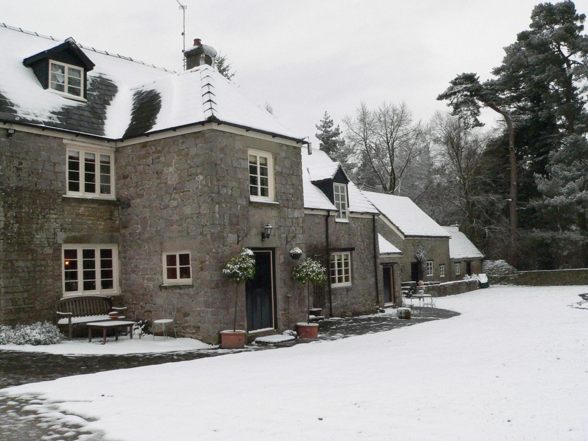 Danby Lodge Lydney Exterior photo